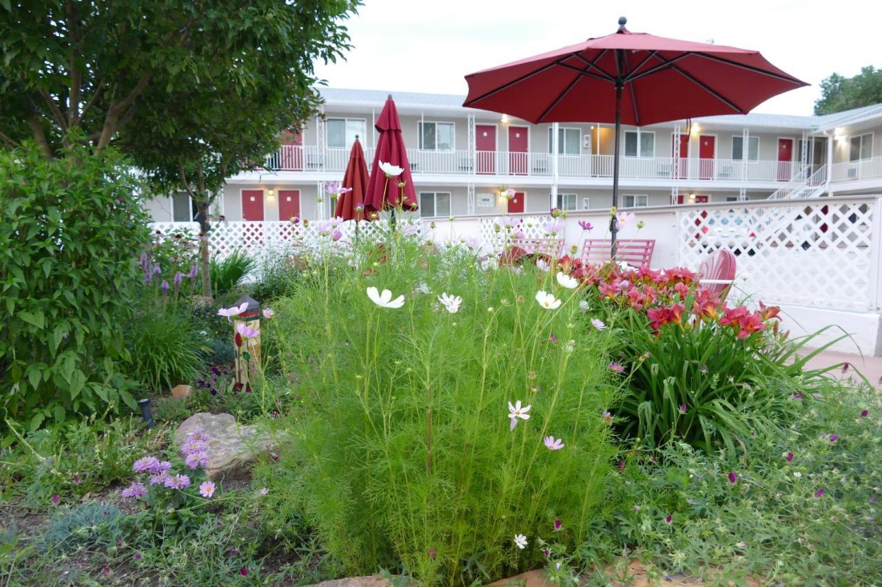 Red Wing Motel มานิทูสปริงส์ ภายนอก รูปภาพ
