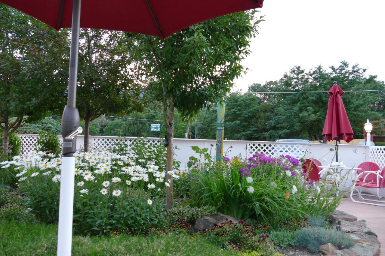 Red Wing Motel มานิทูสปริงส์ ภายนอก รูปภาพ
