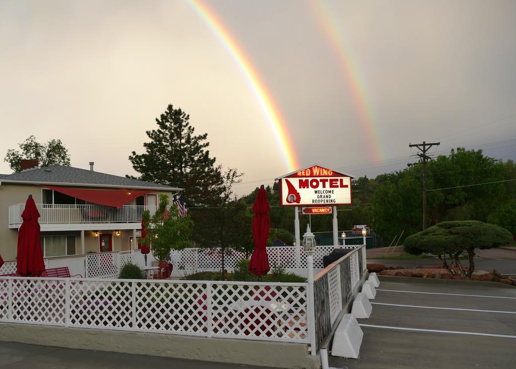Red Wing Motel มานิทูสปริงส์ ภายนอก รูปภาพ