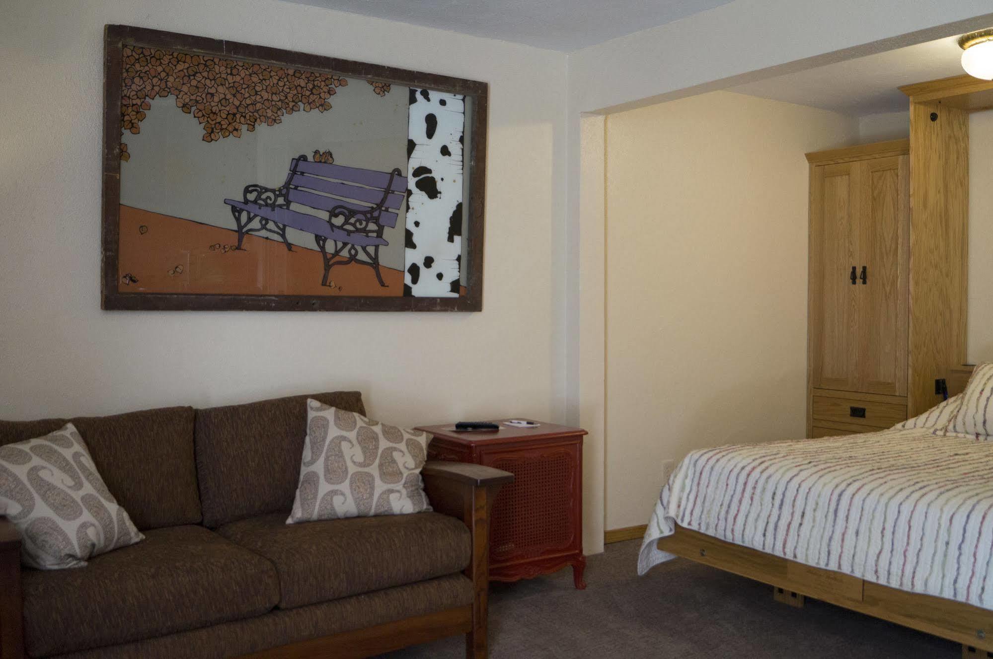 Red Wing Motel มานิทูสปริงส์ ภายนอก รูปภาพ