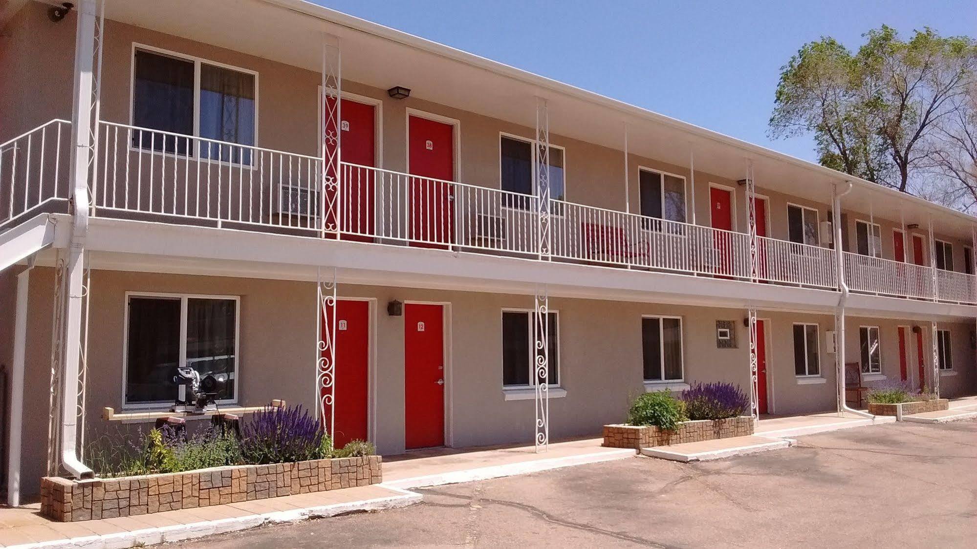 Red Wing Motel มานิทูสปริงส์ ภายนอก รูปภาพ