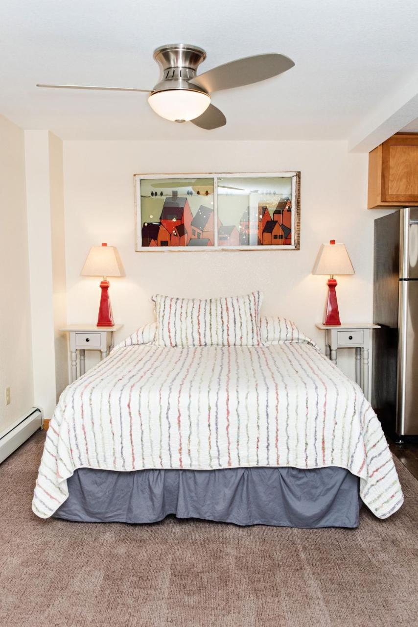 Red Wing Motel มานิทูสปริงส์ ภายนอก รูปภาพ