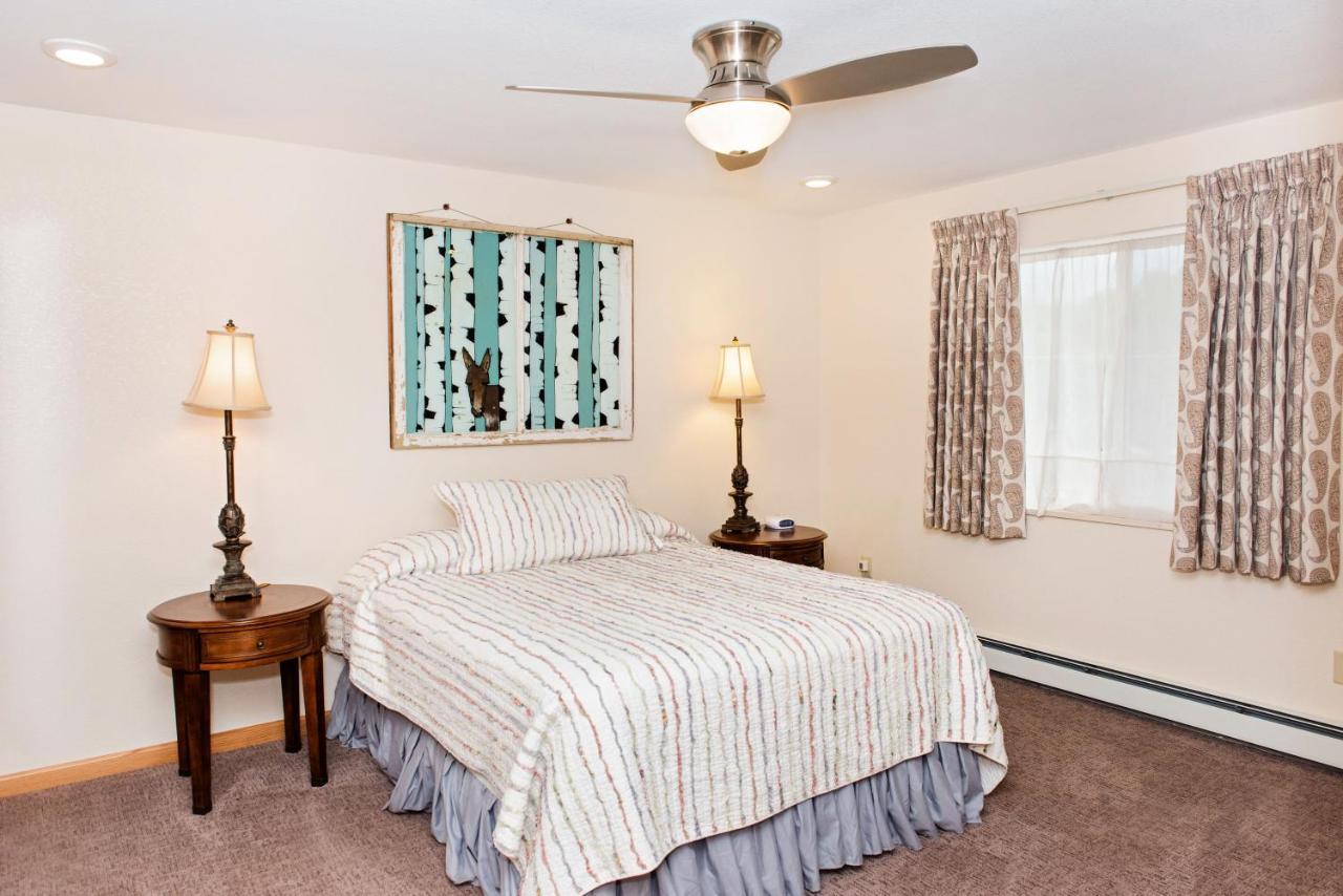 Red Wing Motel มานิทูสปริงส์ ภายนอก รูปภาพ