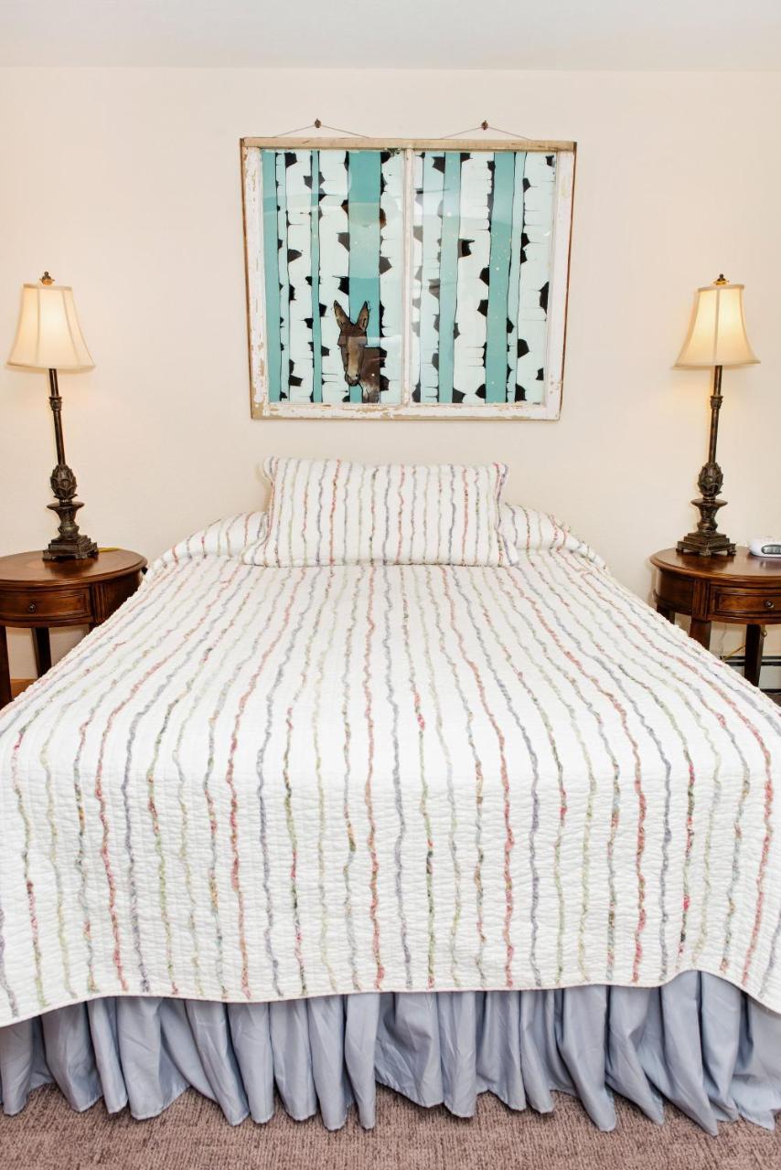 Red Wing Motel มานิทูสปริงส์ ภายนอก รูปภาพ