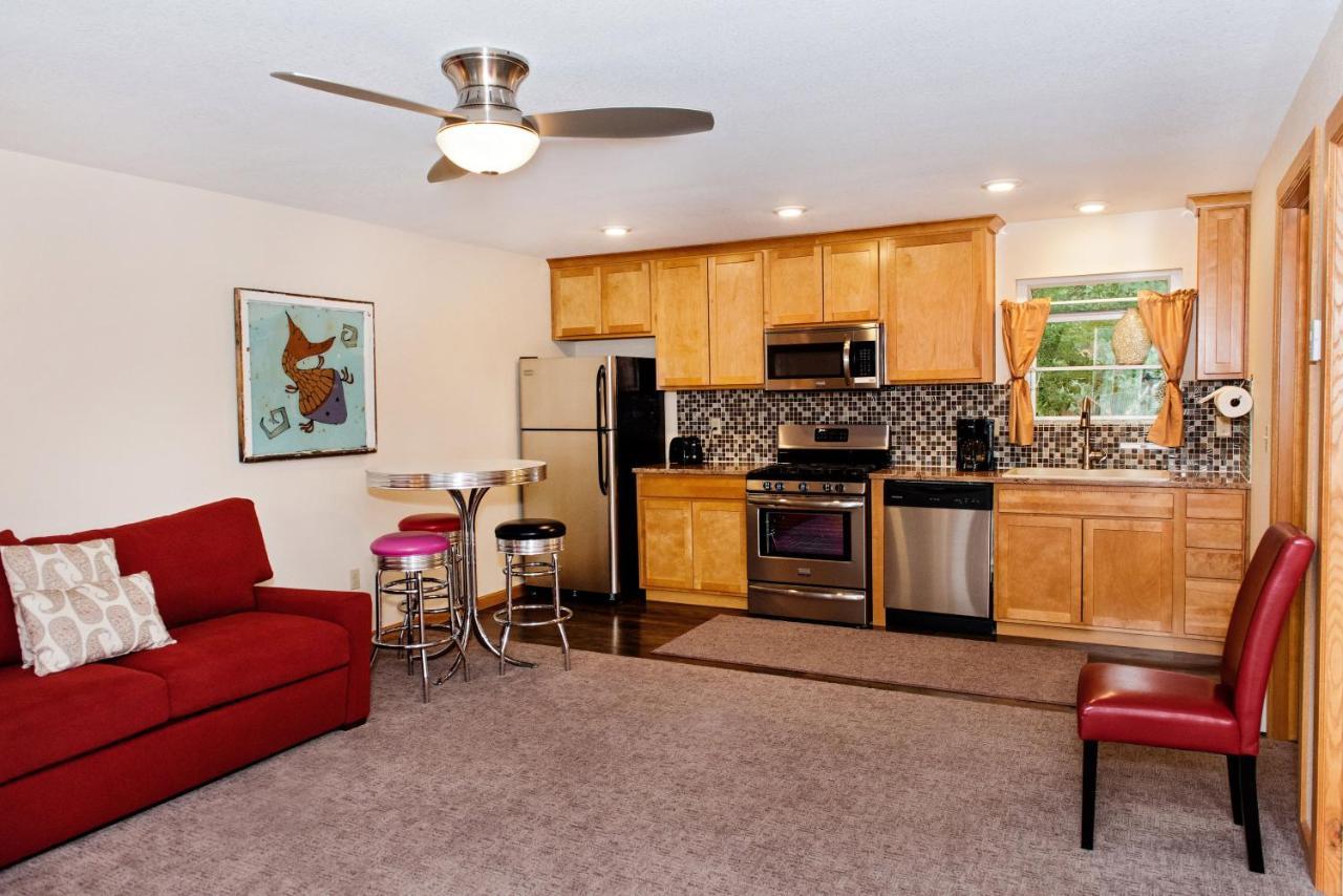 Red Wing Motel มานิทูสปริงส์ ภายนอก รูปภาพ